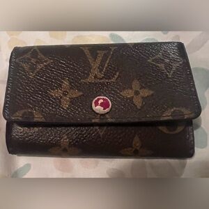 Louis Vuitton Multi Cles 6 ring Keyholder in Fucshia